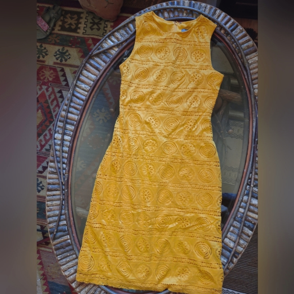 NWOT bright yellow lace mandella patterned sleeveless dress